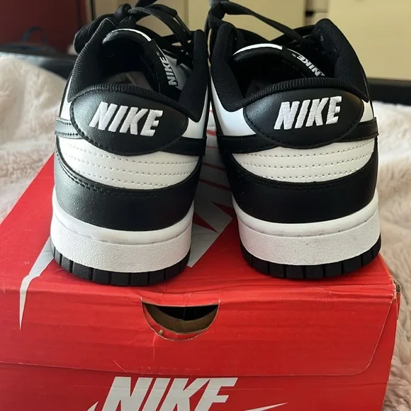 Brand new authentic Nike panda dunk low men’s size 11/women’s 12.5 in box! - Picture 5 of 6